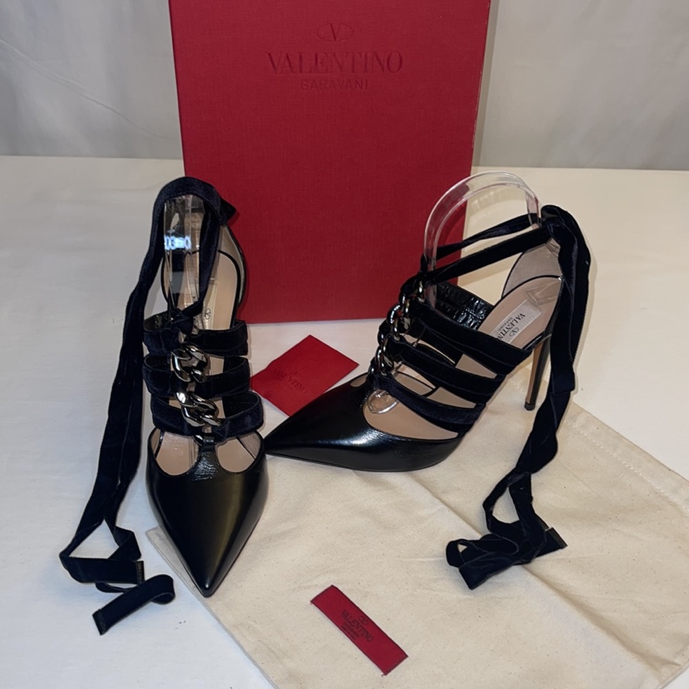 VALENTINO GARAVANI Velvet Rope Pointy-Toe Pump Black Size US 9/EU 40